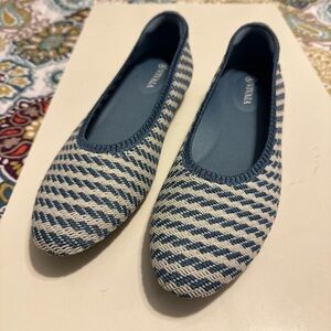 Vivaia Round Toe Blue Striped Flats sz 37.5